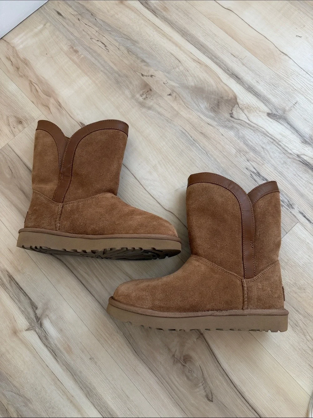 UGG Classic Short Lunara Boot